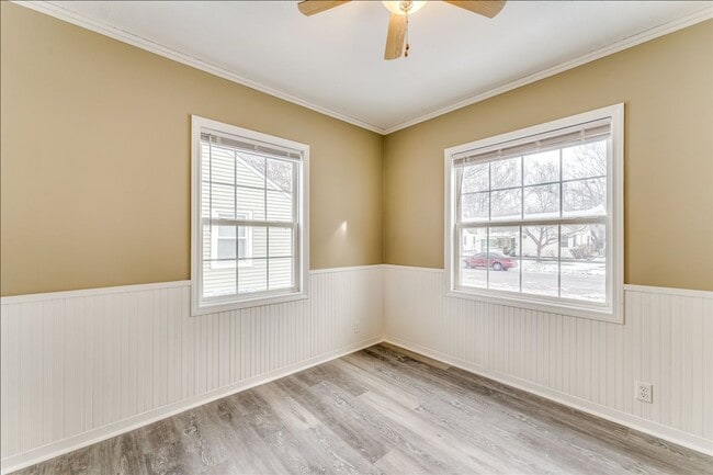 Building Photo - Adorable 2 Bed Riverside Home – Updated & Ready Now!