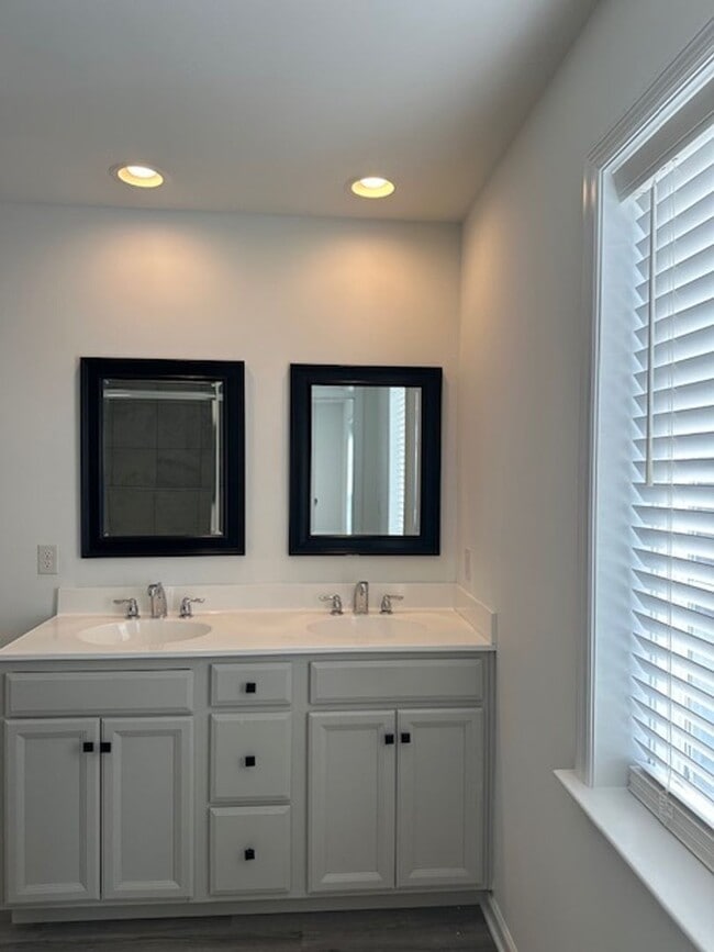 Building Photo - 205 Hoke Farm Way