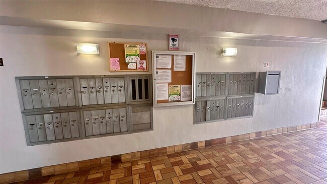 Building Photo - 4899 NW 26th Ct