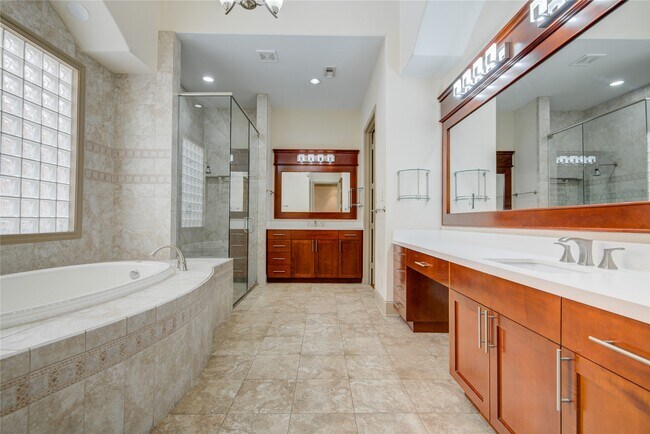 Building Photo - 5346 Val Verde St