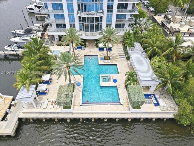 Building Photo - 17301 Biscayne Blvd