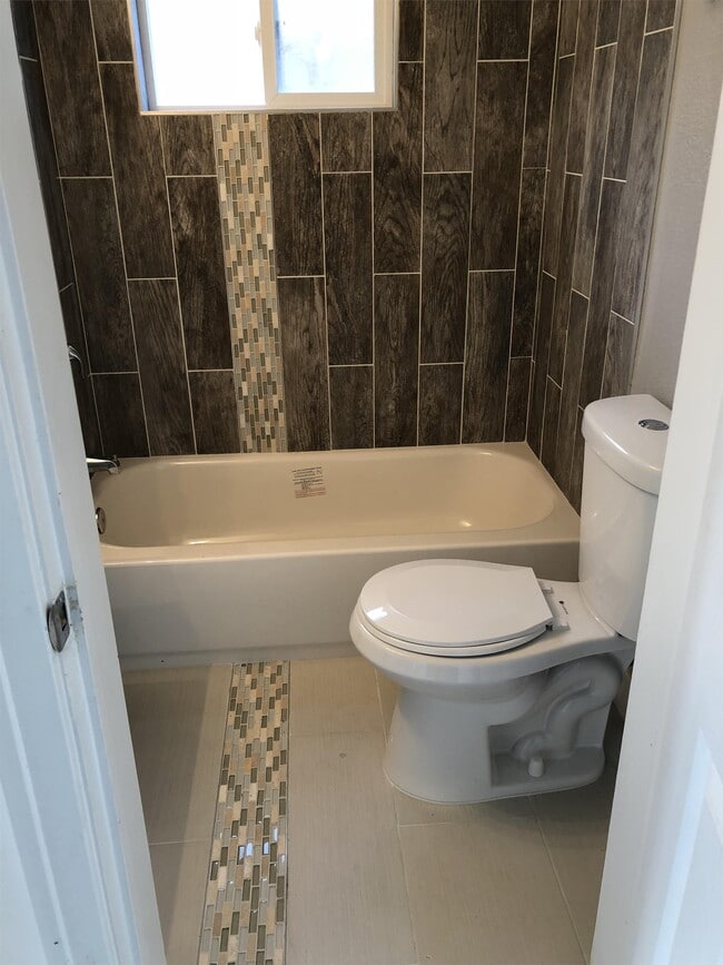 Building Photo - 1312 8th St