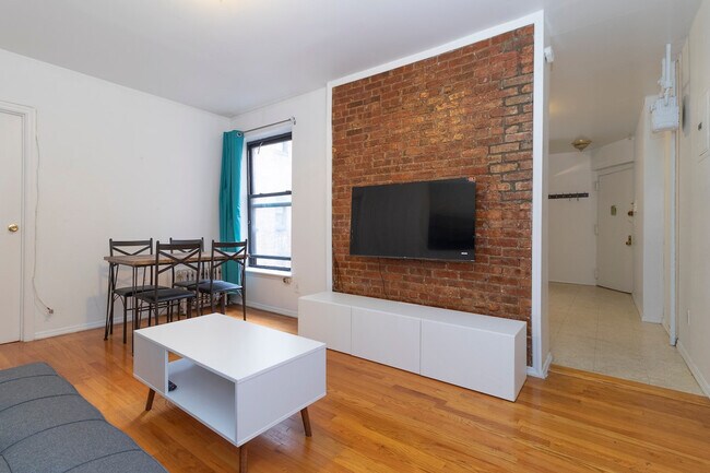 Building Photo - 1676 3rd Ave