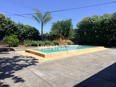 Building Photo - Gorgeous Sacramento Home with a POOL!!