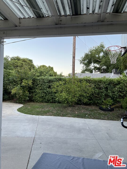 Building Photo - 3800 W Legion Ln