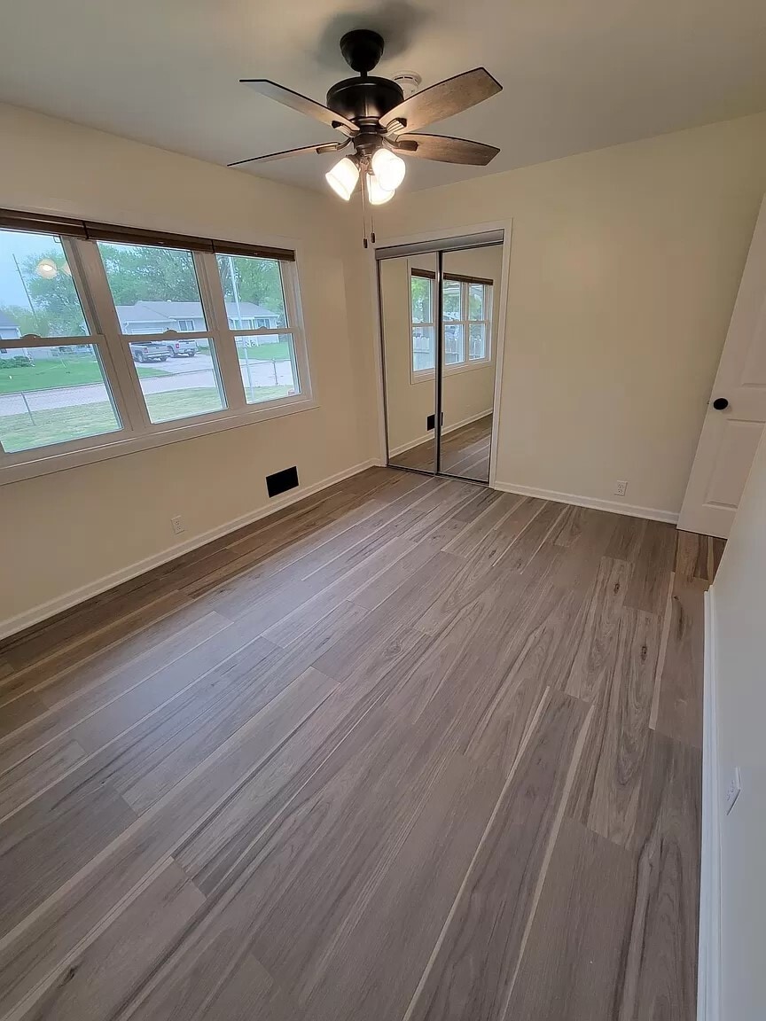 Building Photo - 106 E Harrier St