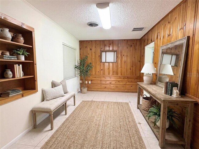 Building Photo - 4701 NE 7th Ave