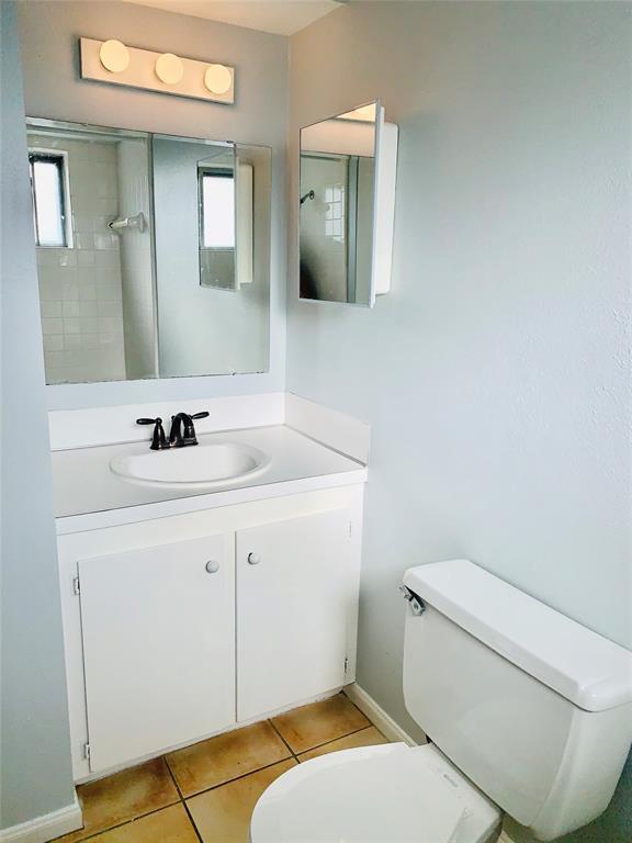 Building Photo - 1611 Mapleton Dr