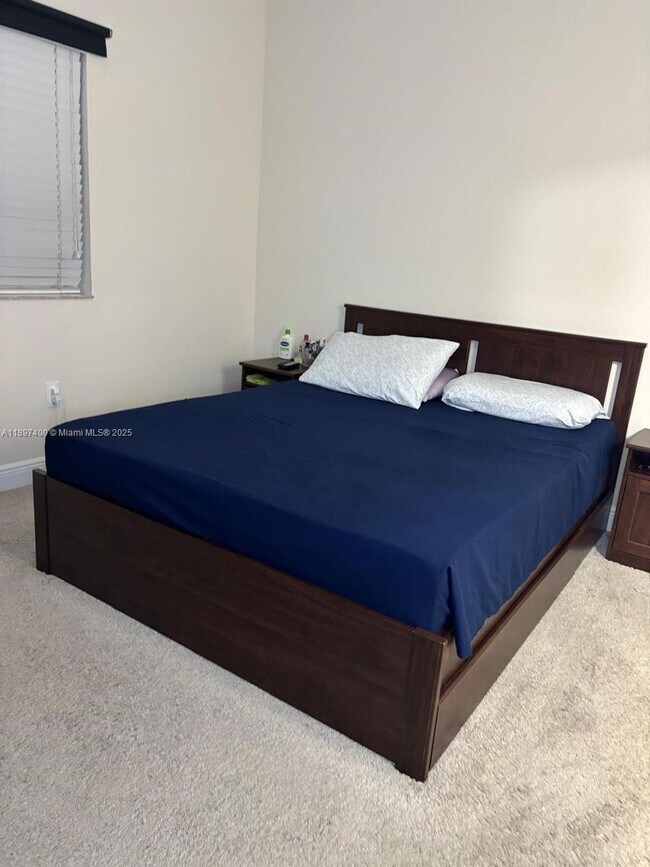 Building Photo - Modern Spacious 3-Bedroom 2-Story Condo in...