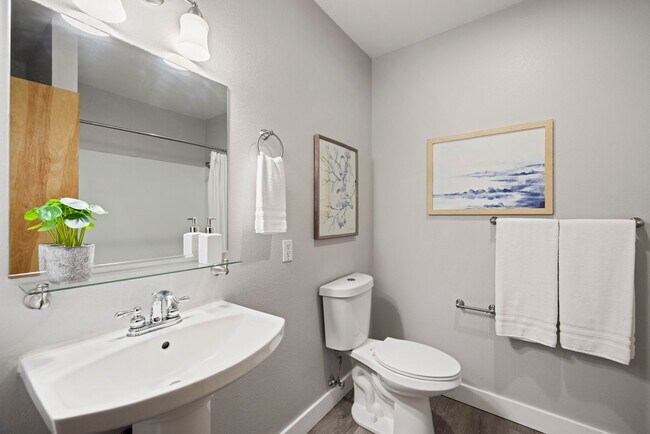 Building Photo - Top-Floor Studio with Stunning Views in Capitol Hill