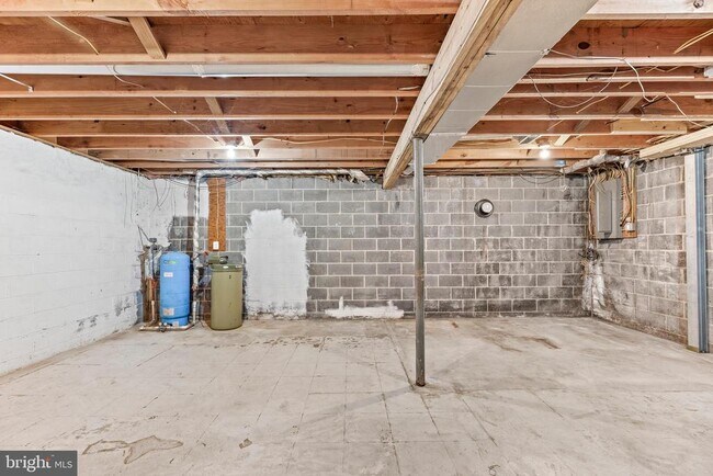 Building Photo - 321 Sun Park Ln