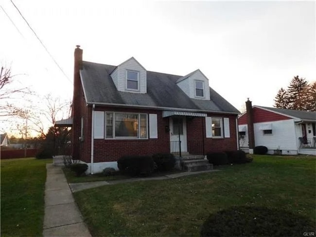 Building Photo - 921 Cambridge Ave