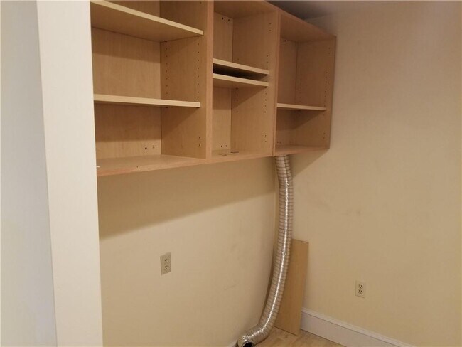 Building Photo - 16 Clearview Ave