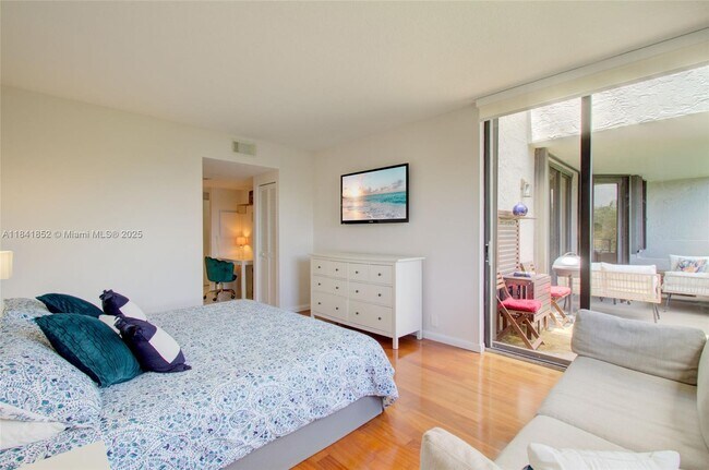 Building Photo - 181 Crandon Blvd