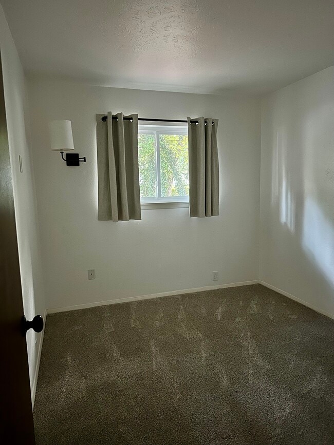 Building Photo - 1616 Aldridge Dr