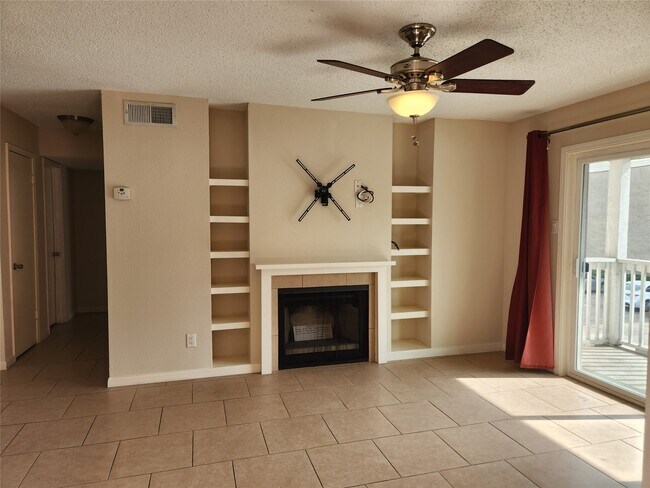 Building Photo - 2750 Holly Hall St