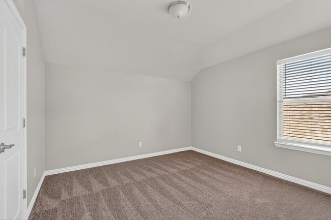 Building Photo - 1012 Summer Ln