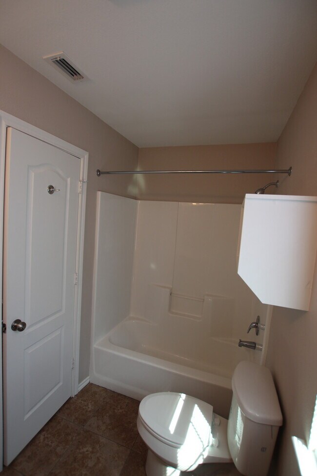 Building Photo - Lease Takeover Opportunity Available! 1 Bedroom 1.5 Bath Townhome for Rent in Lindale