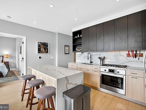 Building Photo - 900 11th St SE