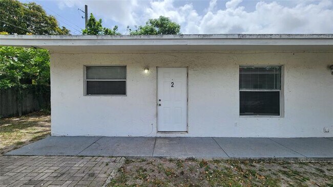 Building Photo - 2221 NW 4th Ct