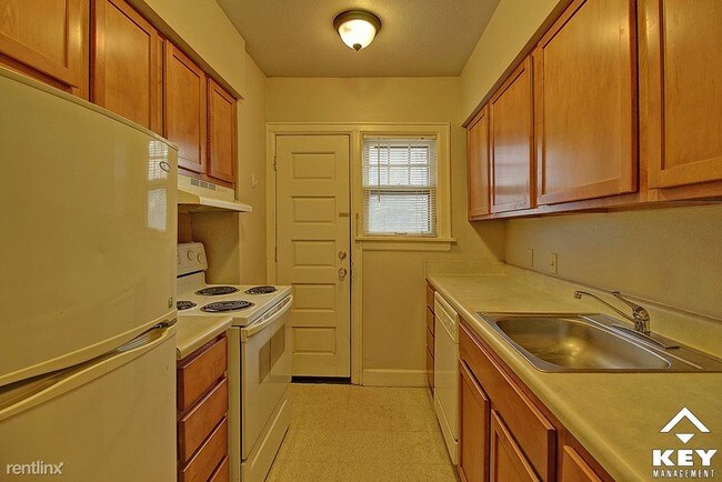 Building Photo - 1156 N Emporia St