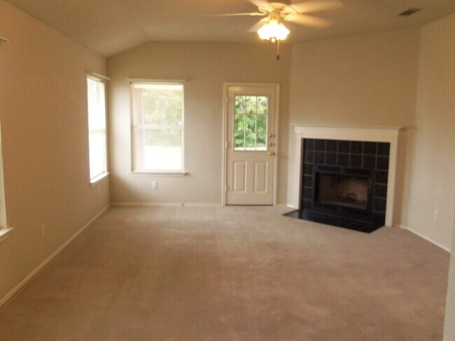 Building Photo - 2414 Tracey Ann Ln