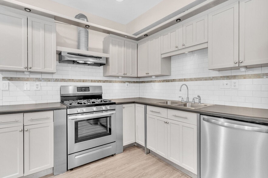 kitchen - 1046 Tilden St NW