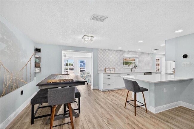 Building Photo - 5312 Flora Ave
