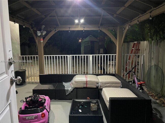 Building Photo - 1380 SW 11th St