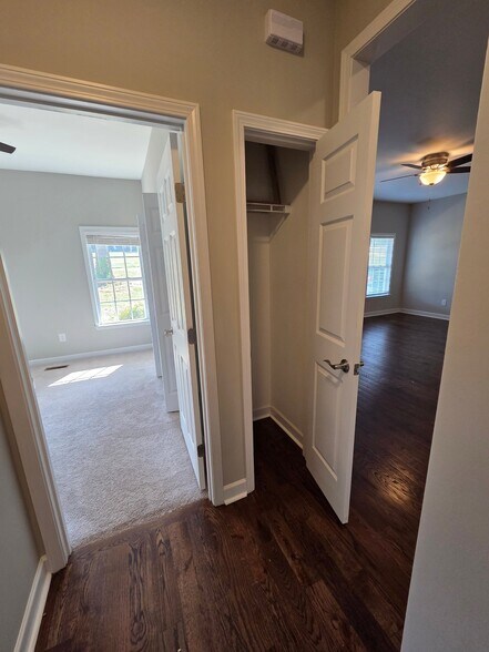 Building Photo - 2230 Evergreen Dr