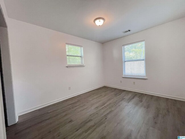 Building Photo - 919 47th Way S