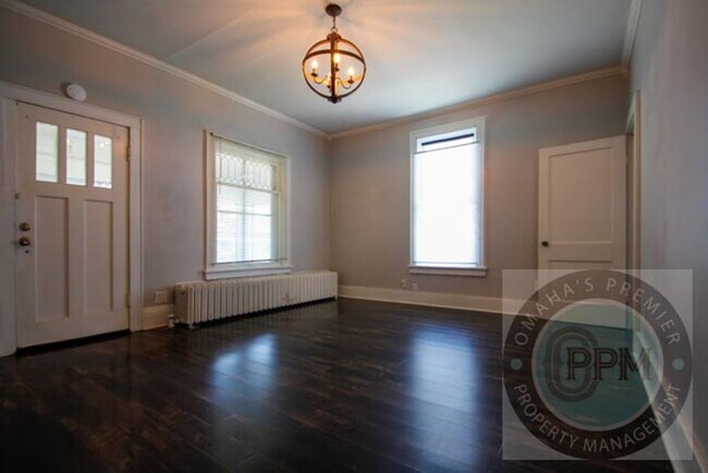 Building Photo - 2 Bed + an Office/ 1 Bath House by UNMC