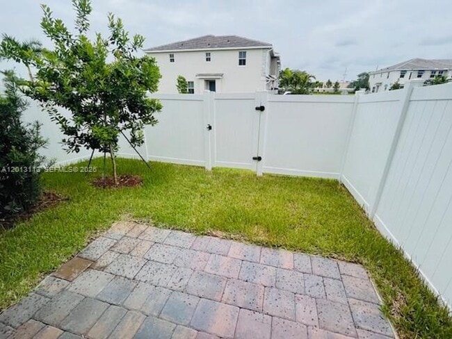 Building Photo - 172 SW 171st Ln