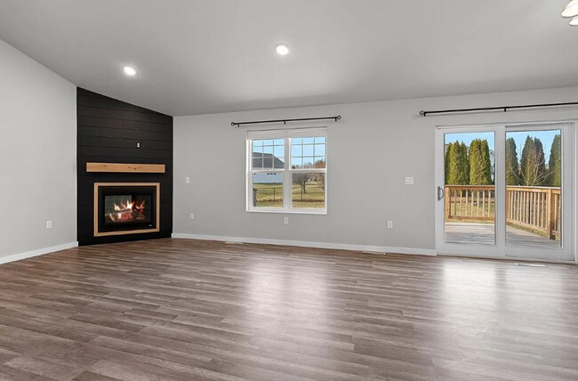 Building Photo - 4 Bedroom- 2.5 Bathroom New Build Duplex- Pulaski!