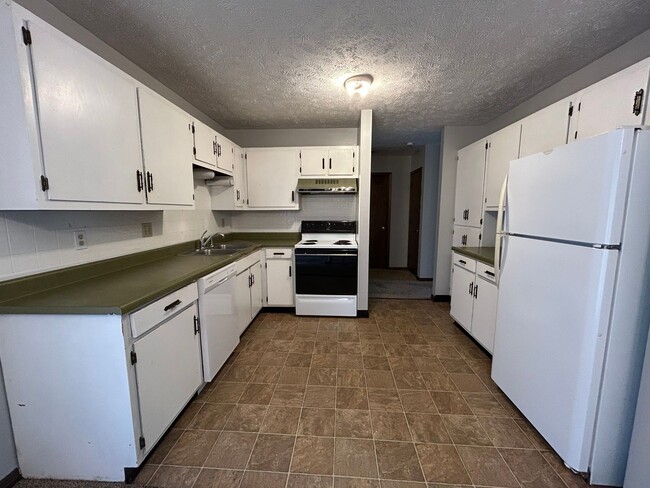 Building Photo - Spacious home in East Manhattan!