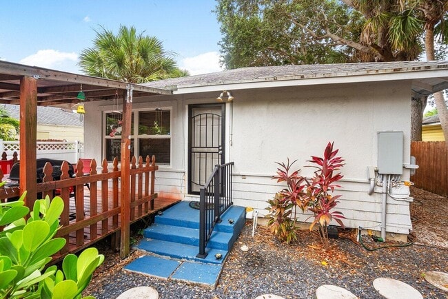 Building Photo - 314 S Palmway