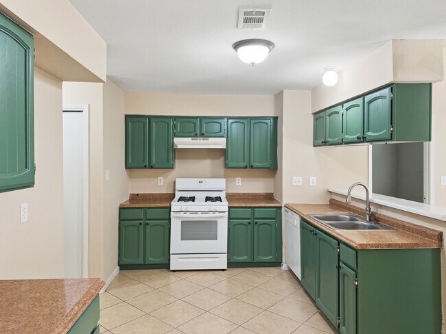 Building Photo - 2330 Cades Cove Dr