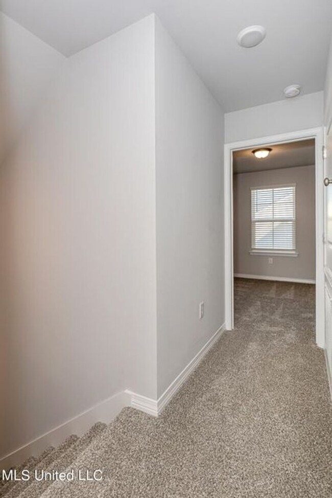 Building Photo - GORGEOUS HOME FOR RENT
