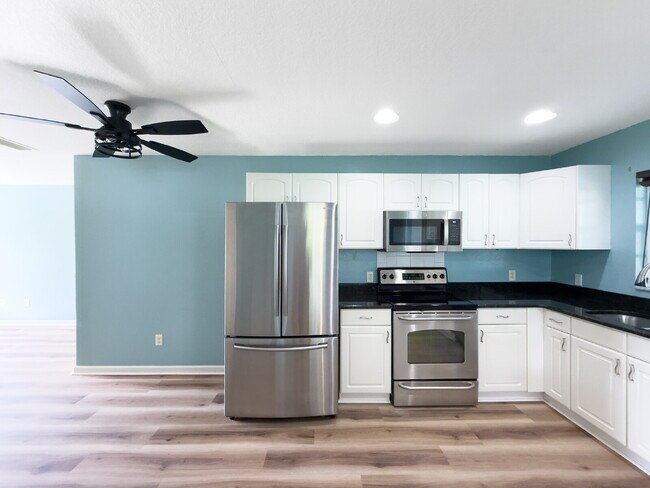 Building Photo - 3 Bed | 2 Bath | 1,200 Sq Ft Single-Family Home  RENT NOW WITH ZERO DEPOSIT on a 12-month lease!