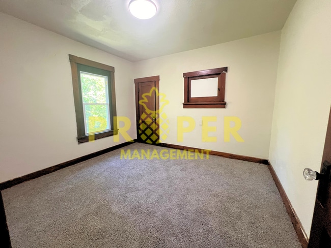 Building Photo - 2 bedrooms 1 bathroom house