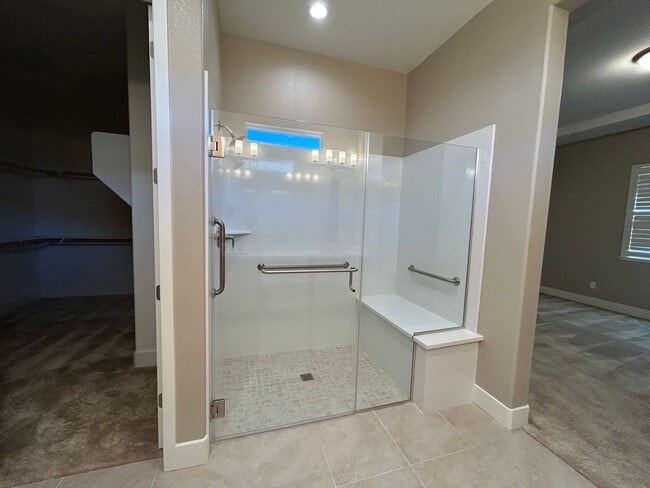 Building Photo - 3 Bedroom 2 Bathroom Luxury 55+ Living in Twin Oaks