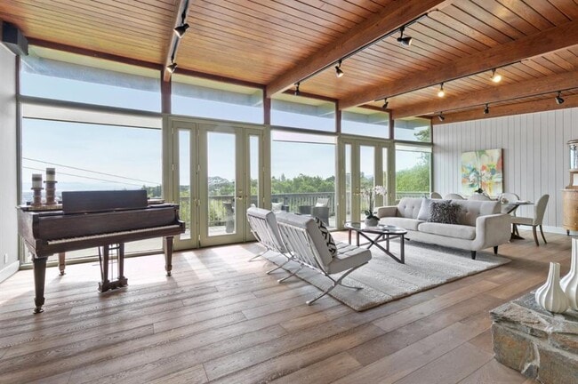 Building Photo - 30 Knollcrest Rd