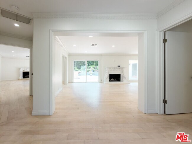 Building Photo - 1094 Garden Ln