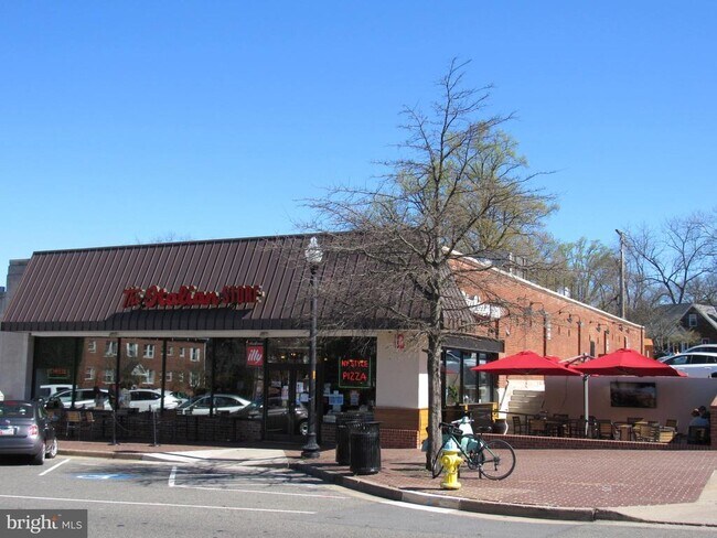 Building Photo - 1210 N Kenilworth St