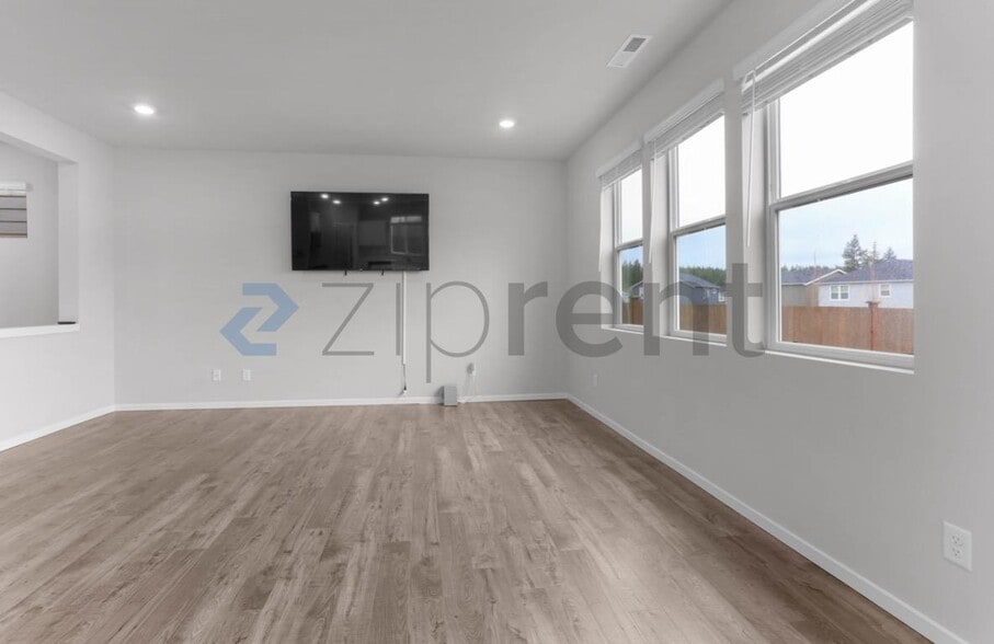 Building Photo - 1421 SW Pendleton Way