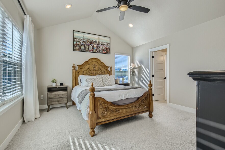 Can be upgraded to King bed upon request (free of charge) - 6367 N Emporia Ct
