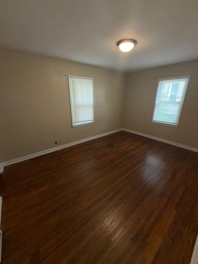 Building Photo - 730 Bayard Park Dr