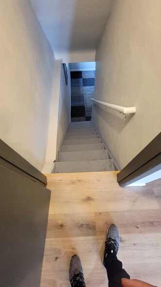 Building Photo - 9 Hillside Ave