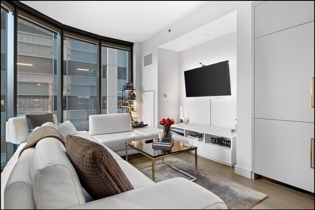 Building Photo - 55 Lagrange St