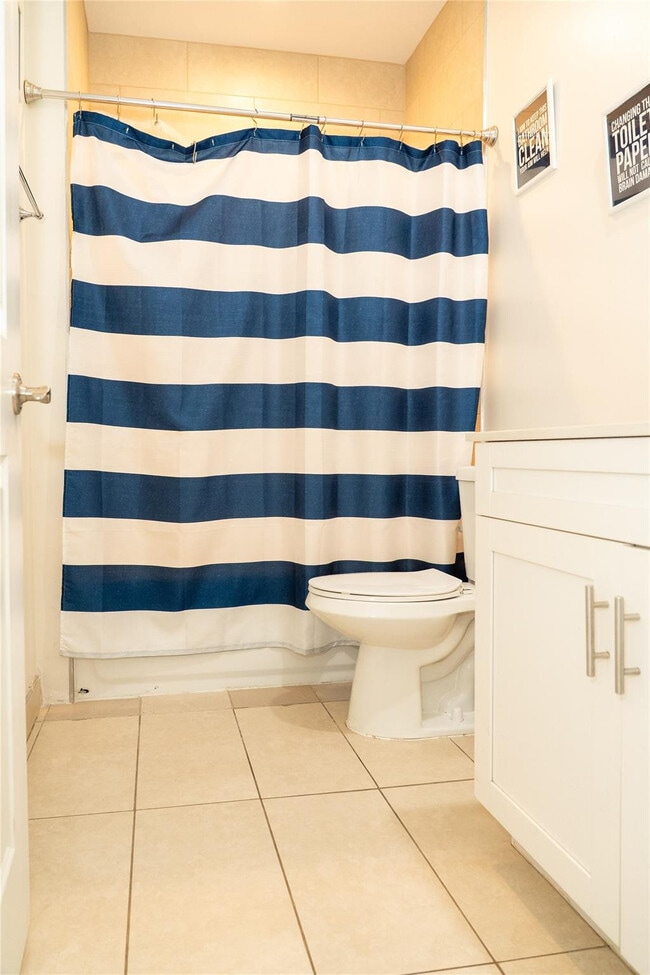 Building Photo - 2710 NW 5th St